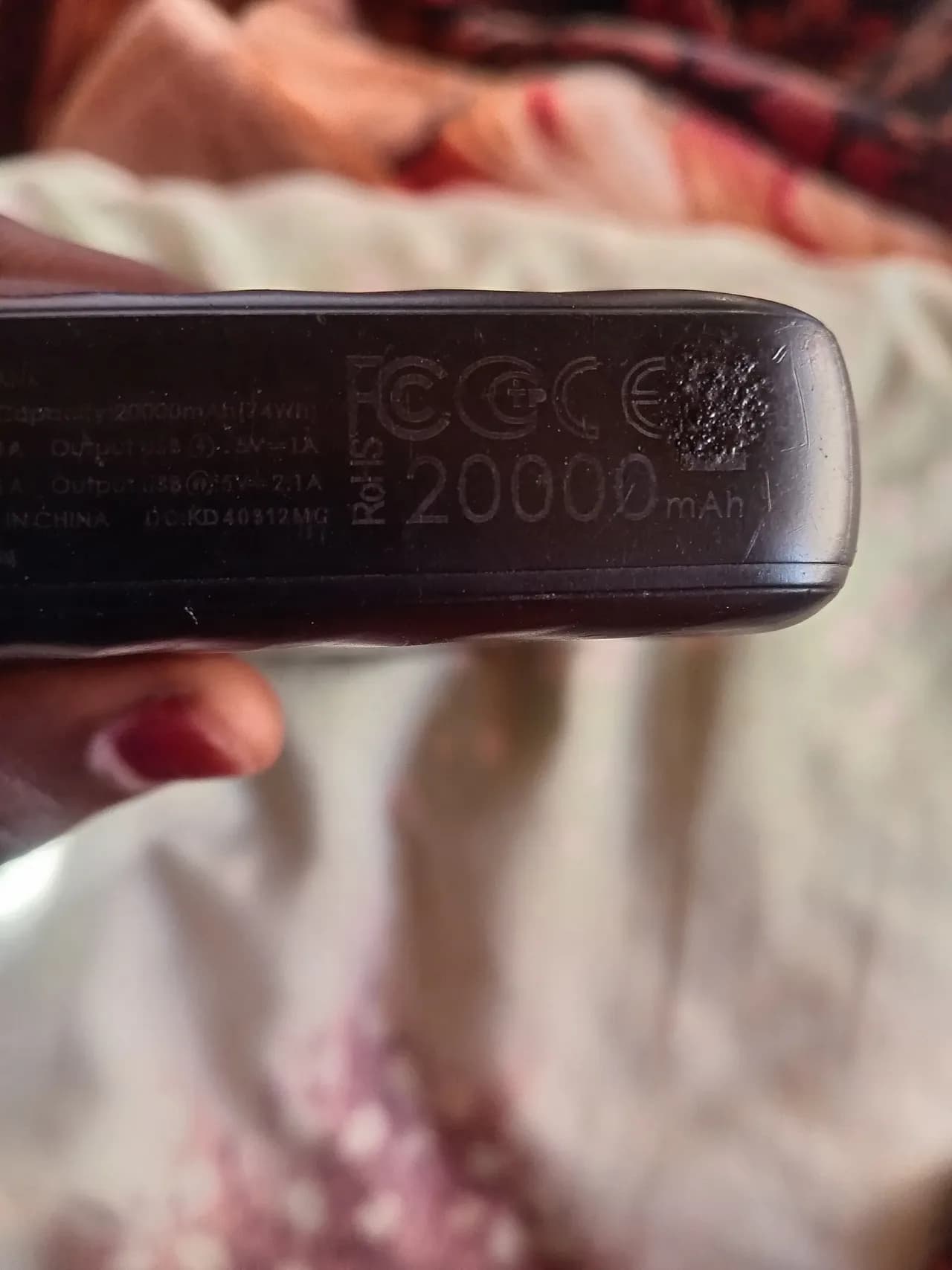 Power bank fotografiada de cerca; la fotografía no certifica las reglas aplicables a otros modelos.