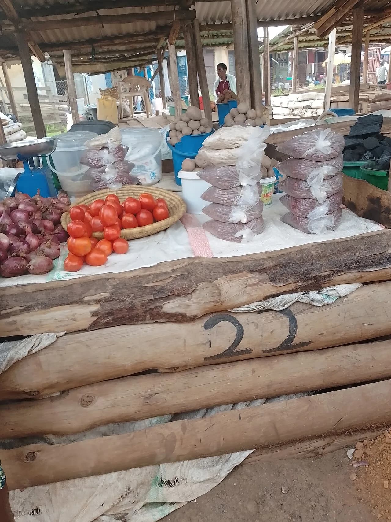 Produtos frescos numa banca em Kabale, Uganda