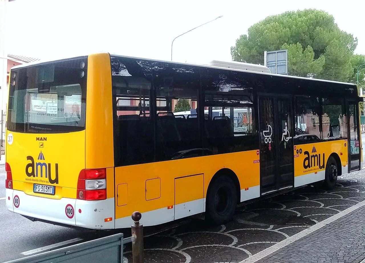 Autocarro urbano AMU em Ariano Irpino, Itália